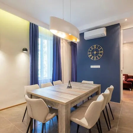 Apartment Cozy 3-bedroom With Stylish Comfort And Chic Decor