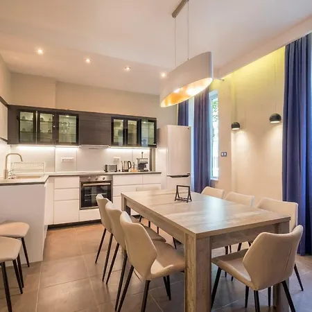Cozy 3-bedroom With Stylish Comfort And Chic Decor Apartment
