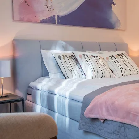 Apartment Cozy 3-bedroom With Stylish Comfort And Chic Decor *
