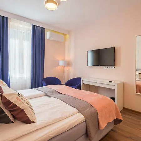 Cozy 3-bedroom With Stylish Comfort And Chic Decor Апартамент София